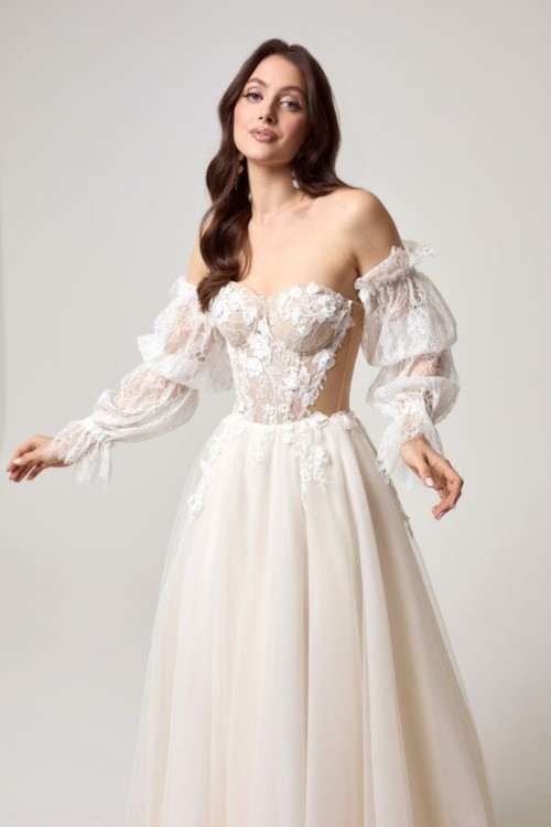 pasadena suknia ślubna z koronkowym rękawem.jpg