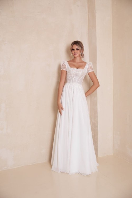 suknia ślubna z prostym dekoltem