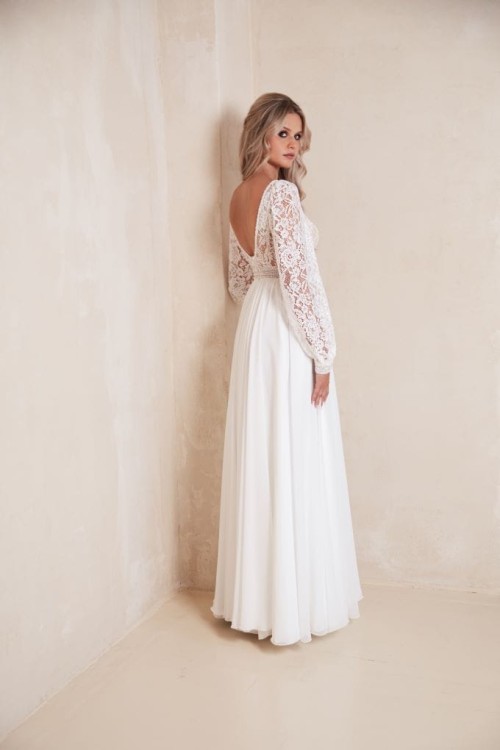 suknia ślubna z koronkowym rękawem