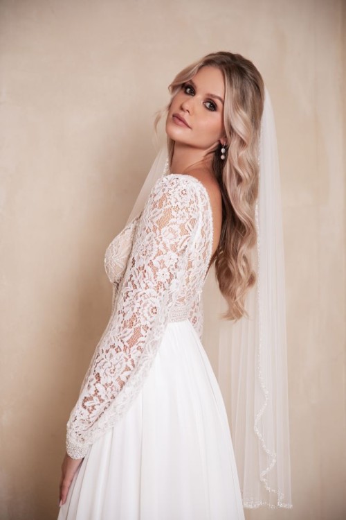 suknia ślubna z rękawem z koronki