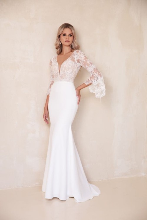 dopasowana suknia ślubna z koronką