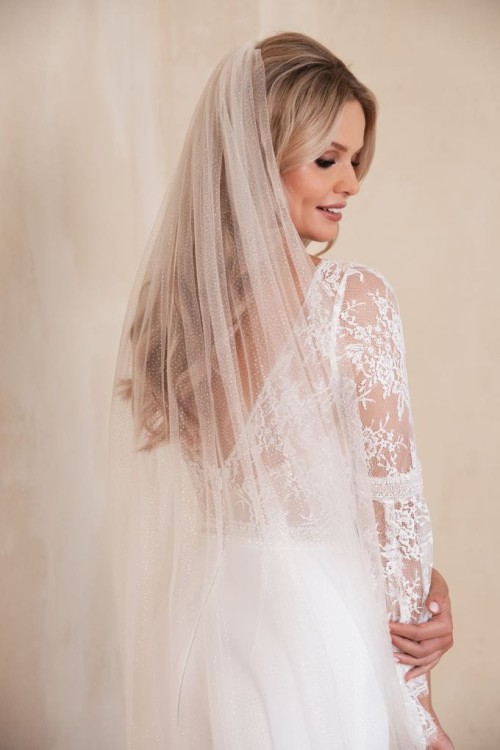 suknia ślubna z koronki francuskiej