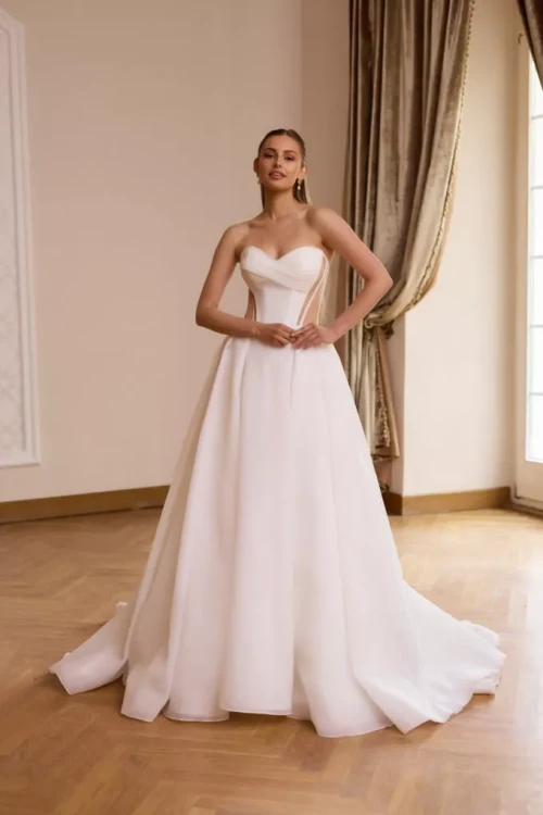 livia gładka suknia śłubna z gorsetem.webp