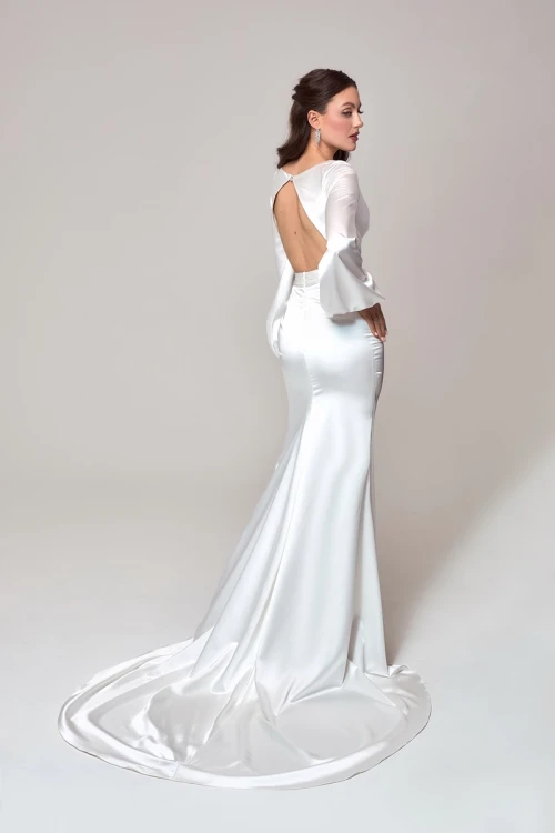 Carin annaisbridal back.jpg