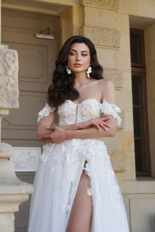 hellenda suknia ślubna z gorsetem aplikacje 3d.webp