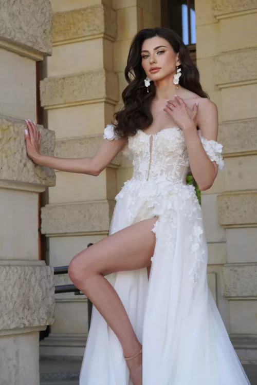 Hellena suknia ślubna z kwiatami 3d.webp