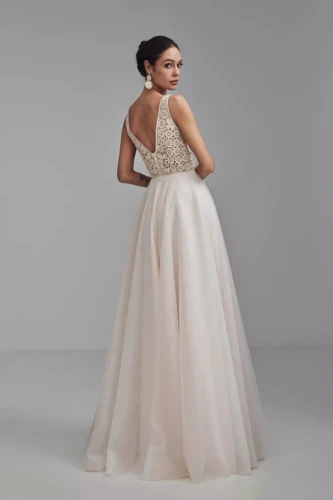 xManuela-back-680x1020-c-default.jpg.pagespeed.ic.x7iJBd5Gbq.webp